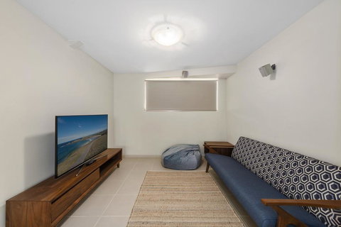 Emerald Seas Beach House - Your Accommodation 2