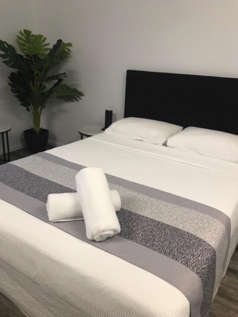 Escape On Lake - Your Accommodation 2