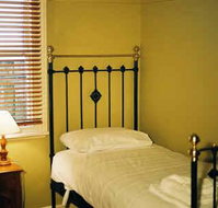 Eyre House - Your Accommodation