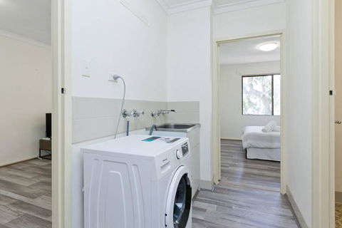Fabulous Location Near Perth Zoo With Free Parking - Your Accommodation 2