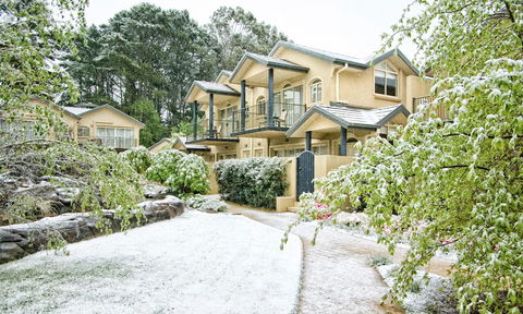Falls Mountain Retreat Blue Mountains - Your Accommodation 0
