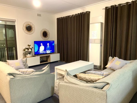 Family Home In Prime Location Melbourne - Your Accommodation 1
