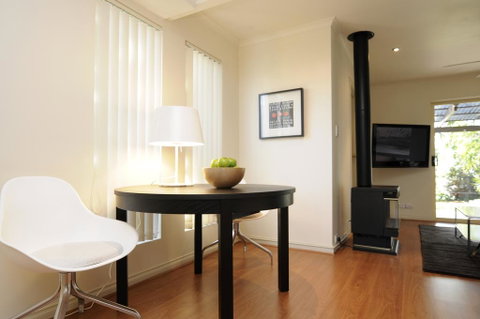 Feathers Serviced Townhouse - Your Accommodation 2