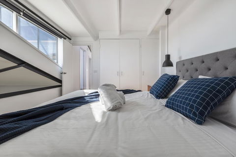 Fitzroy Converted Warehouse Penthouse - Your Accommodation 2