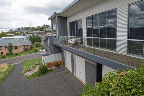 Five Bed, Five Bath, Five Star View - 2 Mins To CBD - Wentworth Estate - Your Accommodation 3
