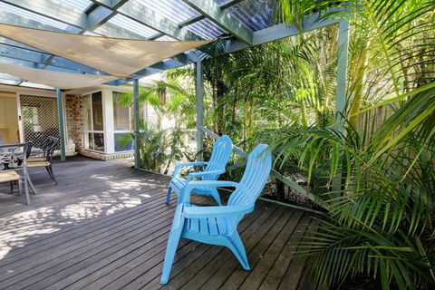 FRANGIPANI BEACH HOUSE - PET FRIENDLY 22 Belbourie Cres Boomerang Beach - Your Accommodation 3