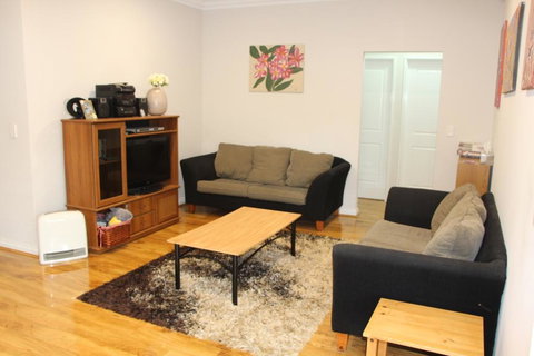 Frangipani Villa Innaloo - Your Accommodation 3