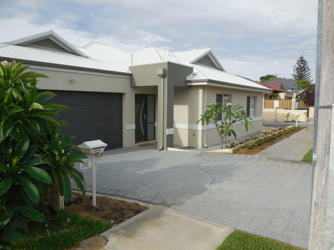 Frangipani Villa Innaloo - Your Accommodation 2