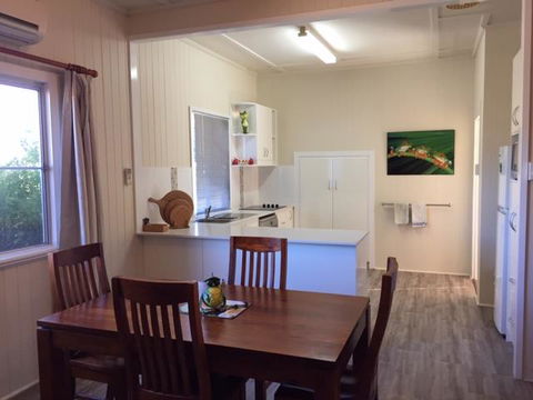 FROGGIES HOLIDAY HOUSE - Your Accommodation 3