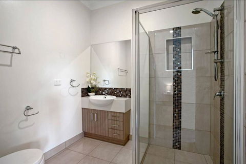 GALBRAITH BEACH STUDIO 3 - Your Accommodation 3