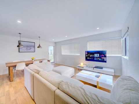 GCHM Beachside Getaway With Netflix & Wi-Fi - Your Accommodation 0