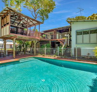 Gecko's Rest - Rainbow Shores Executive Beach House Pet Friendly Pool Wi-fi - Your Accommodation