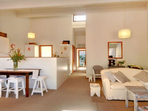 Gibraltar Getaway - Cute, Comfortable & Close To Town - Your Accommodation 0