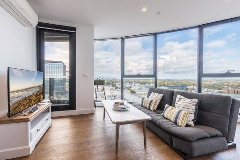 Golden Box Hill Apartment - Your Accommodation 0