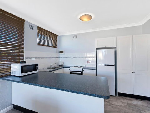 Golden Sands Apartment 10 - Your Accommodation 3