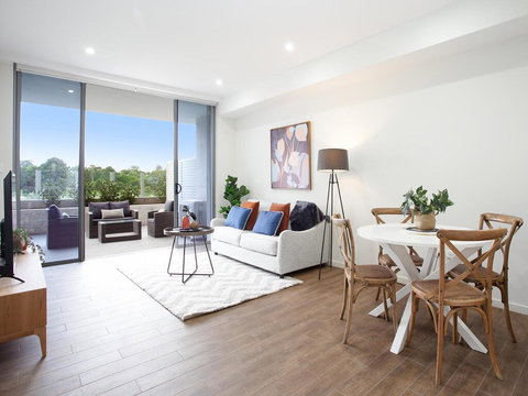 GOLF LOVERS RETREAT-Long/Short Term Lets AVL: L'Abode - Your Accommodation 0