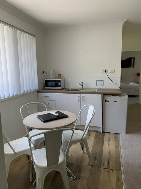Golf View Motel - Your Accommodation 3