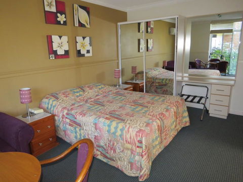 Golfview Lodge - Your Accommodation 3