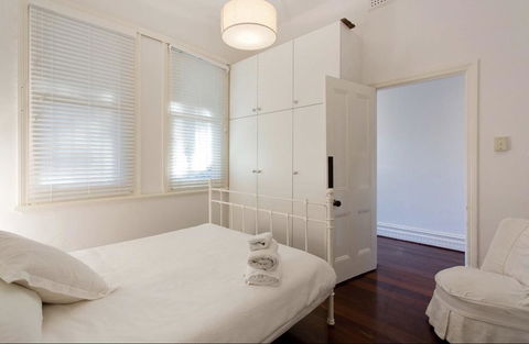Gorgeous Subiaco Cottage - Your Accommodation 3