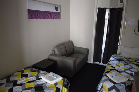 Grand Hotel Mount Morgan - Your Accommodation 0