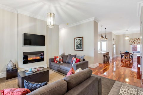 Grandview Accommodation - The Flaxley Apartments - Your Accommodation 3