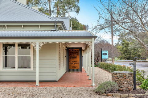 Grandview Accommodation - The Flaxley Apartments - Your Accommodation 1