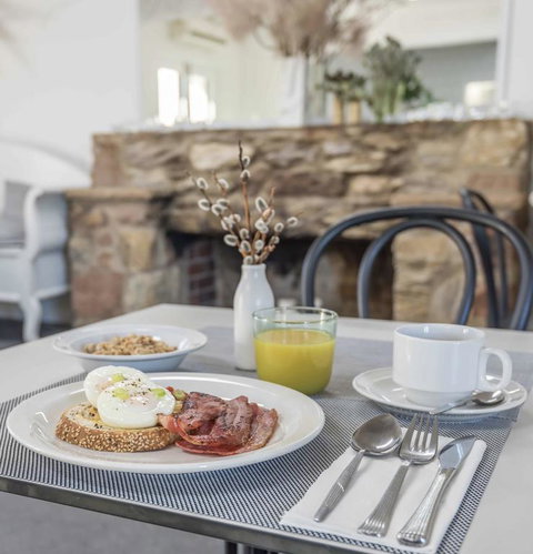 Harriet House Tumut - Your Accommodation 3