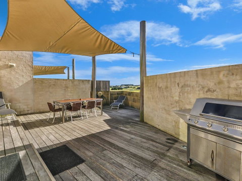 HEARN'S BEACHSIDE VILLA 9 - Your Accommodation 1