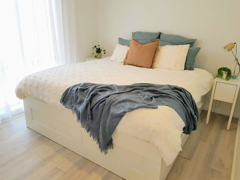 HelloSailor HolidayRental FirePit NBN AppleTV KingBed - Your Accommodation 1