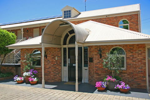 Hermitage Motor Inn - Your Accommodation 1
