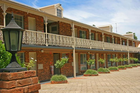 Hermitage Motor Inn - Your Accommodation 2