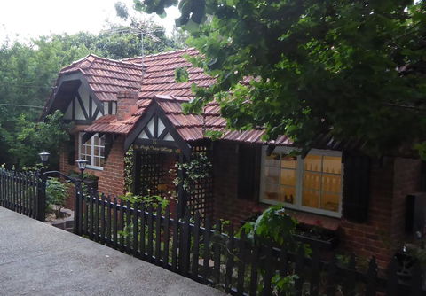 High View Cottage - Your Accommodation 2