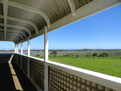 High View Family Cottages - Your Accommodation 0