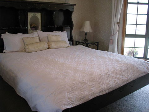 Hill Top Country Guest House - Your Accommodation 0