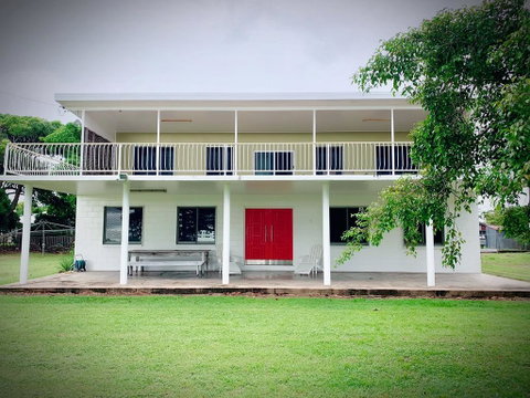 Holiday Rental - Huge House With Beach Views - Your Accommodation 0