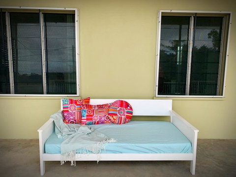 Holiday Rental - Huge House With Beach Views - Your Accommodation 1