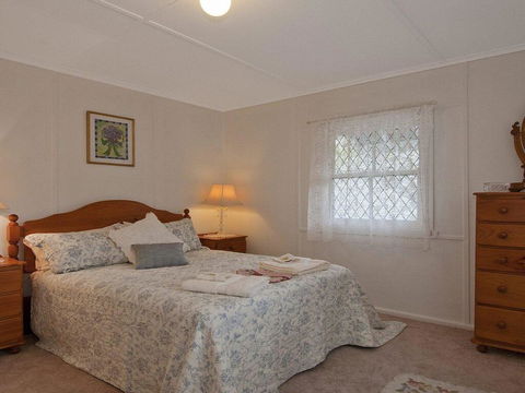 Hollyoak Cottage - Delightful, Ducks And Doileys! - Your Accommodation 3