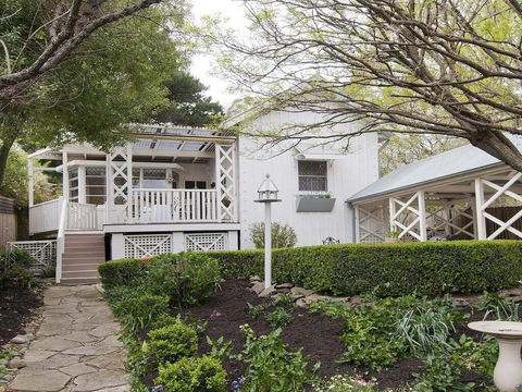 Hollyoak Cottage - Delightful, Ducks And Doileys! - Your Accommodation 0