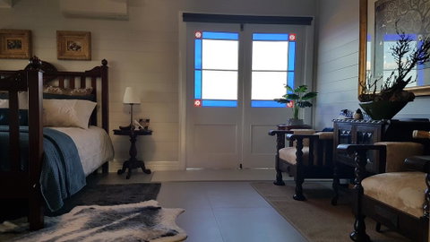 Jinji's Edge Escape - Your Accommodation 3