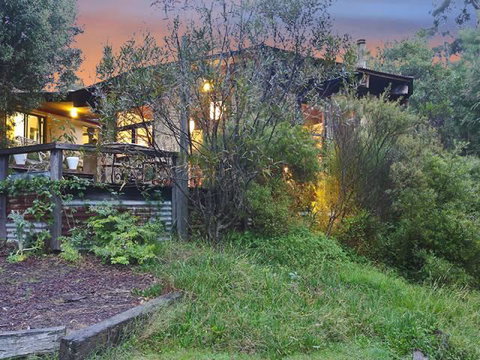 Kanimbla View Clifftop Retreat - Your Accommodation 0