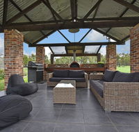 Kelman Cottage - tucked away with pool  native wildlife - Your Accommodation