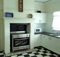 King Cottage - Your Accommodation