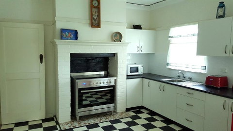 King Cottage - Your Accommodation 0