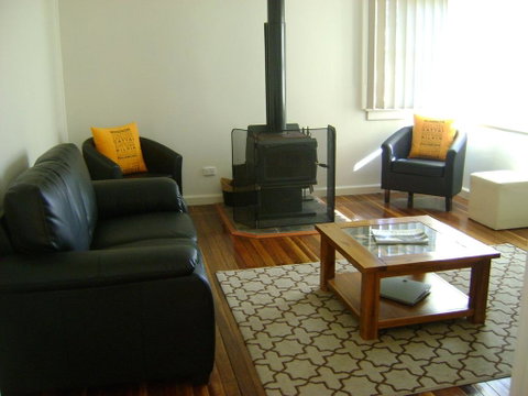 King Cottage - Your Accommodation 2