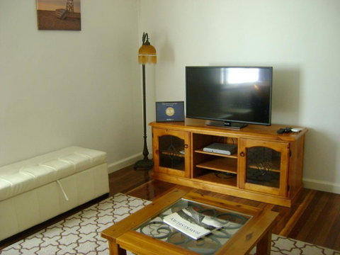 King Cottage - Your Accommodation 3