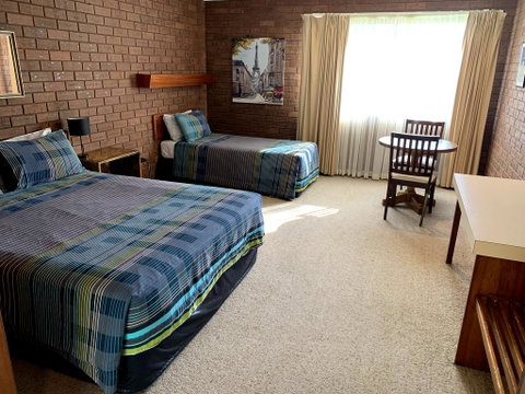 Kingswood Motel - Your Accommodation 2