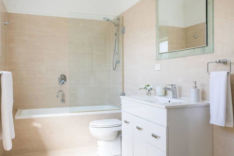 Kinross Cottage - Neat And Stylish, Sleeps 9 - Your Accommodation 2