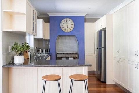 Kinross Cottage - Neat And Stylish, Sleeps 9 - Your Accommodation 1