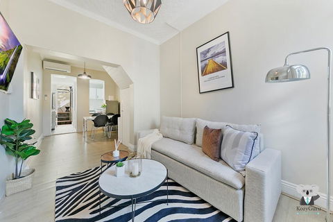 KOZYGURU SYDNEY CBD DARLINGHURST SPLIT LEVEL 2 BEDROOM TOWNHOUSE NDA023 - Your Accommodation 3