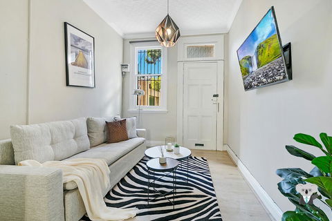 KOZYGURU SYDNEY CBD DARLINGHURST SPLIT LEVEL 2 BEDROOM TOWNHOUSE NDA023 - Your Accommodation 0